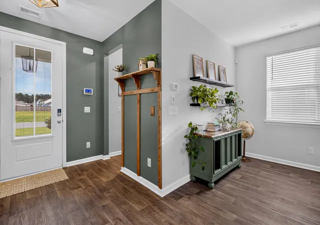 Photo 4 of Single family home for sale at 384 Bering Ln, Summerville, SC 29486 | MLS# 26025180 | Listing updated on 2026-09-14