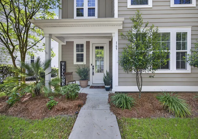 Photo 2 of Single family home for sale at 165 Village Ponds Dr, Summerville, SC 29483 | MLS# 26027459 | Listing updated on 2026-10-02