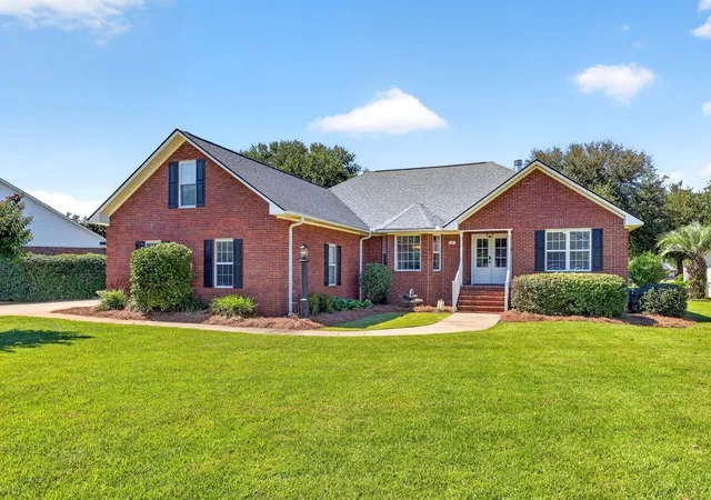 Photo 1 of Single family home for sale at 25 Plantation Dr, Manning, SC 29102 | MLS# 26026160 | Listing updated on 2026-10-21