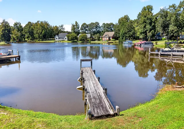 Single family home for sale at 25 Plantation Dr, Manning, SC 29102 | MLS# 26026160 | Listing updated on 2026-10-21