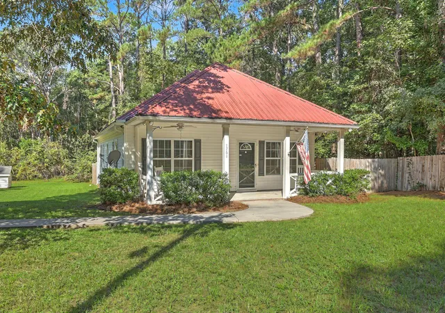 Photo 3 of Single family home for sale at 1761 Kenwood Rd, Manning, SC 29102 | MLS# 26024811 | Listing updated on 2026-09-02