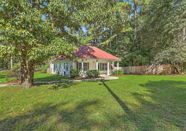 Photo 3 of Single family home for sale at 1761 Kenwood Rd, Manning, SC 29102 | MLS# 26024811 | Listing updated on 2026-09-02