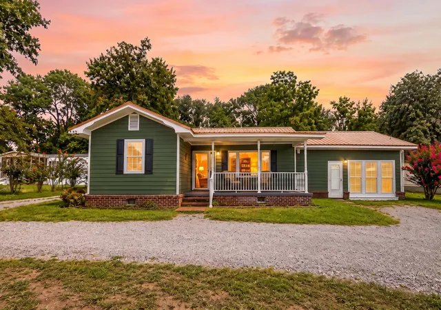 Photo 3 of Single family home for sale at 2007 Central Ave, Summerville, SC 29483 | MLS# 26026243 | Listing updated on 2026-10-05