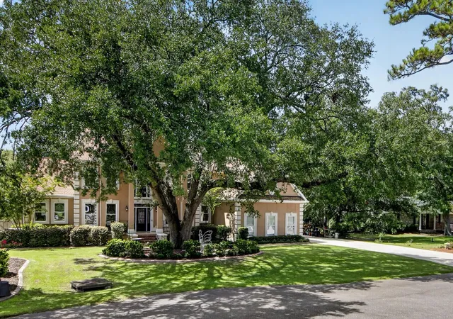 Photo 3 of Single family home for sale at 208 Holly Inn Rd, Summerville, SC 29483 | MLS# 26025476 | Listing updated on 2026-09-15