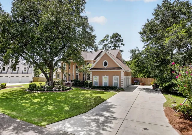 Photo 4 of Single family home for sale at 208 Holly Inn Rd, Summerville, SC 29483 | MLS# 26025476 | Listing updated on 2026-09-15