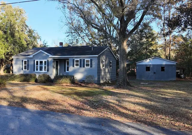 Photo 2 of Single family home for sale at 412 Live Oak St, Walterboro, SC 29488 | MLS# 26026368 | Listing updated on 2026-10-08