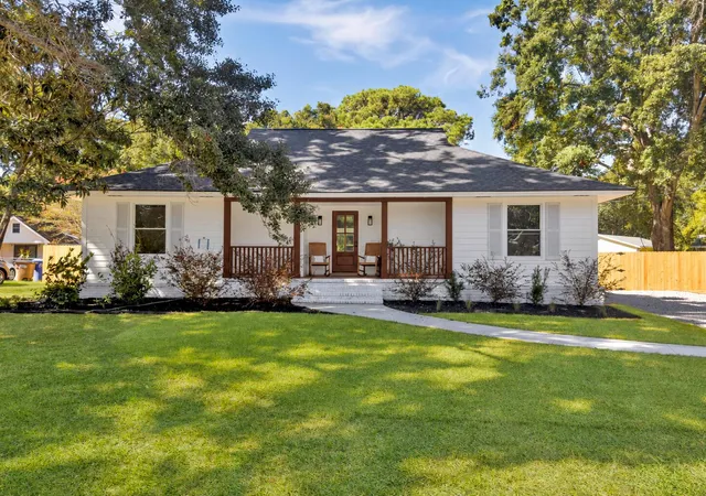 Photo 1 of Single family home for sale at 857 Piccadilly Cir, Charleston, SC 29412 | MLS# 26026829 | Listing updated on 2026-10-05