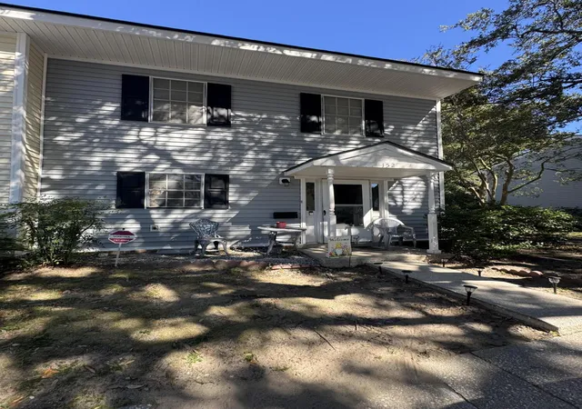 Photo 2 of Sale Pending at 152 Heritage Cir #H-9, Mount Pleasant, SC 29464 | MLS# 26026832 | Listing updated on 2026-10-23