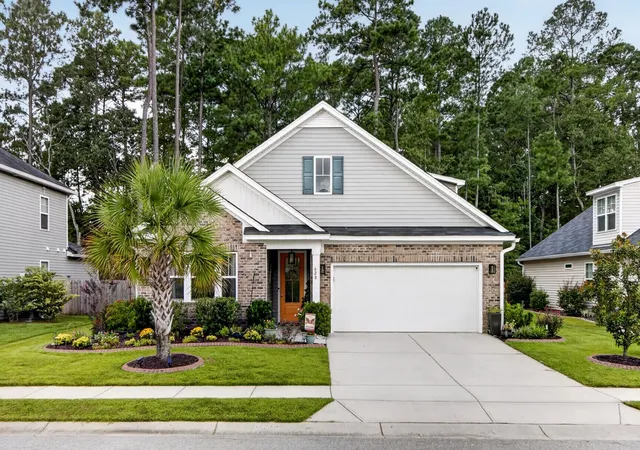 Photo 1 of Single family home for sale at 628 Kilarney Rd, Summerville, SC 29483 | MLS# 26025658 | Listing updated on 2026-09-17