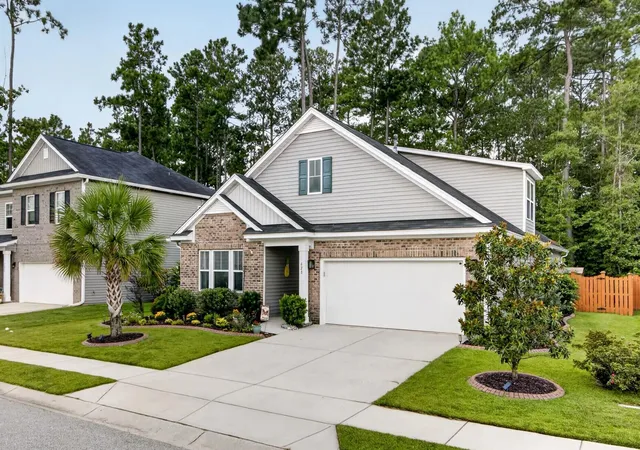 Photo 2 of Single family home for sale at 628 Kilarney Rd, Summerville, SC 29483 | MLS# 26025658 | Listing updated on 2026-09-17