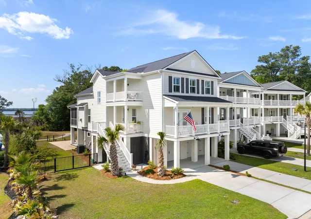 Photo 1 of Single family home for sale at 523 Spring Holw Dr, Charleston, SC 29492 | MLS# 26024991 | Listing updated on 2026-09-04