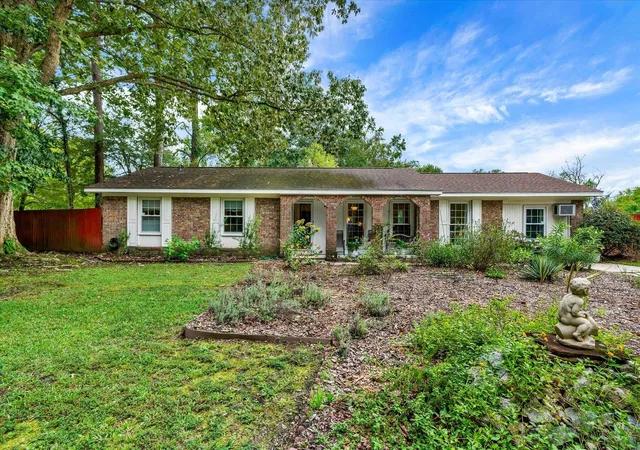 Photo 2 of Single family home for sale at 232 Judith Dr, Summerville, SC 29485 | MLS# 26026798 | Listing updated on 2026-10-20