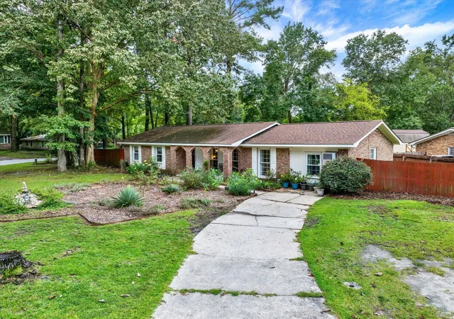 Photo 3 of Single family home for sale at 232 Judith Dr, Summerville, SC 29485 | MLS# 26026798 | Listing updated on 2026-10-20