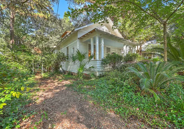 Photo 3 of Single family home for sale at 306 S Main St, Summerville, SC 29483 | MLS# 26027172 | Listing updated on 2026-10-15