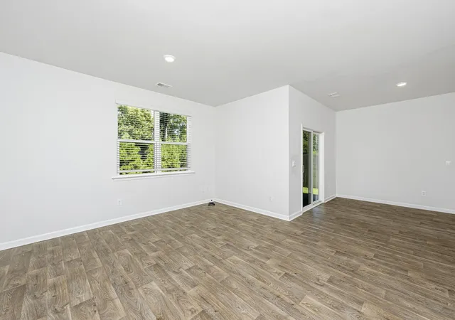 Photo 4 of Single family home for sale at 142 Summit View Dr, Summerville, SC 29486 | MLS# 26027164 | Listing updated on 2026-10-20