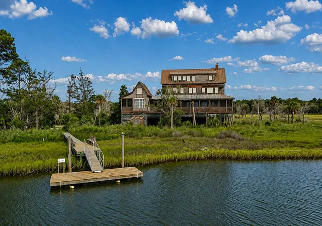 Photo 2 of Single family home for sale at 434 Pelican Flight Dr, Dewees Island, SC 29451 | MLS# 26025007 | Listing updated on 2026-09-10