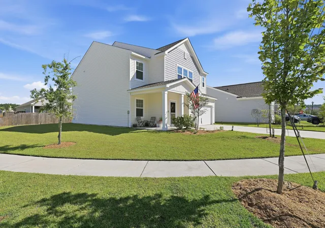 Photo 2 of Single family home for sale at 5006 Larken Ct, Summerville, SC 29485 | MLS# 26027297 | Listing updated on 2026-10-02