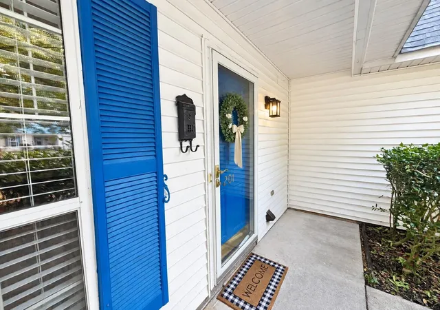 Photo 2 of Single family home for sale at 201 Regent St, Summerville, SC 29483 | MLS# 26025282 | Listing updated on 2026-09-08