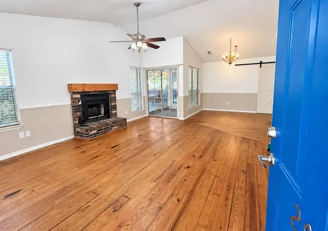 Photo 3 of Single family home for sale at 201 Regent St, Summerville, SC 29483 | MLS# 26025282 | Listing updated on 2026-09-08