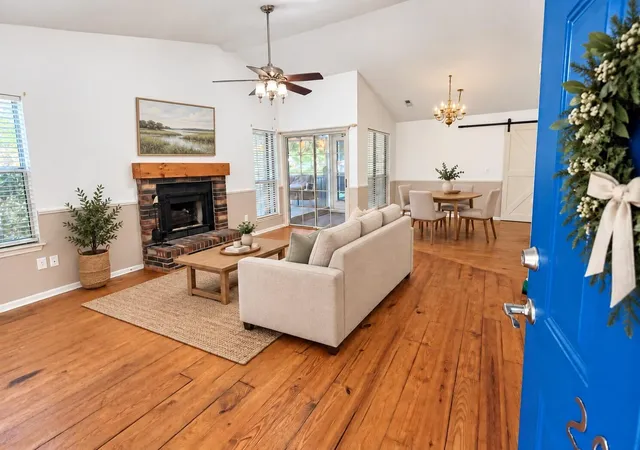 Photo 4 of Single family home for sale at 201 Regent St, Summerville, SC 29483 | MLS# 26025282 | Listing updated on 2026-09-08