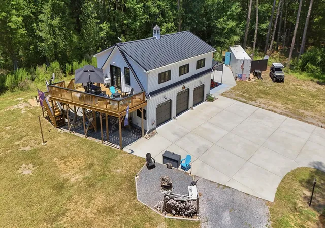 Photo 4 of Single family home for sale at 8246 Oyster Factory Rd, Edisto Island, SC 29438 | MLS# 26024758 | Listing updated on 2026-10-06