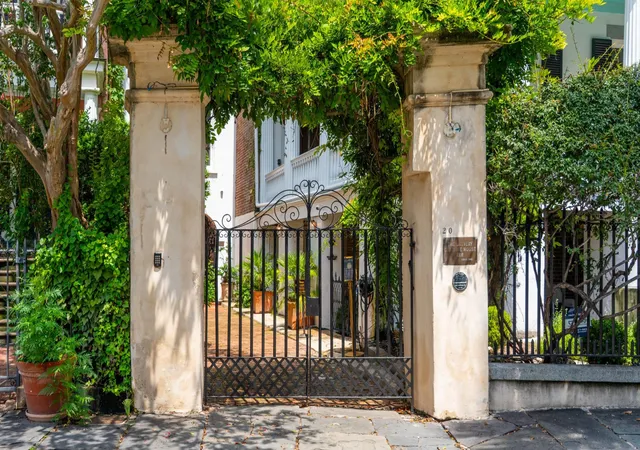 Photo 3 of Single family home for sale at 20 S Battery St, Charleston, SC 29401 | MLS# 26025378 | Listing updated on 2026-09-09