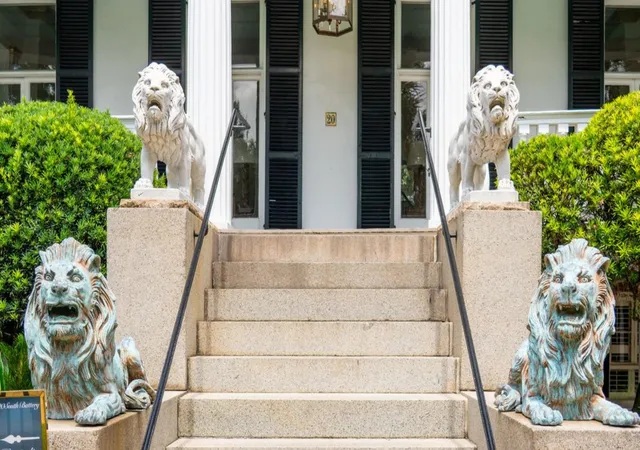 Photo 4 of Single family home for sale at 20 S Battery St, Charleston, SC 29401 | MLS# 26025378 | Listing updated on 2026-09-09