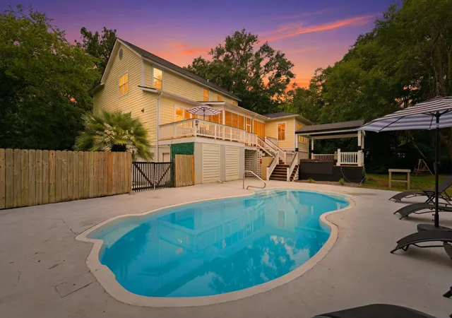 Photo 1 of Single family home for sale at 206 Clifton St, Summerville, SC 29483 | MLS# 26025327 | Listing updated on 2026-09-09