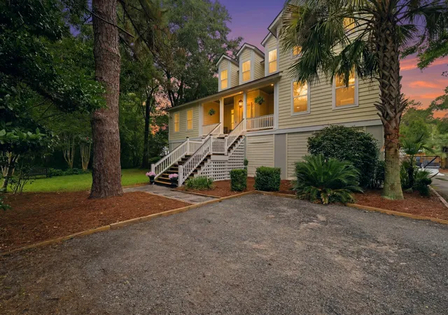 Photo 2 of Single family home for sale at 206 Clifton St, Summerville, SC 29483 | MLS# 26025327 | Listing updated on 2026-09-09