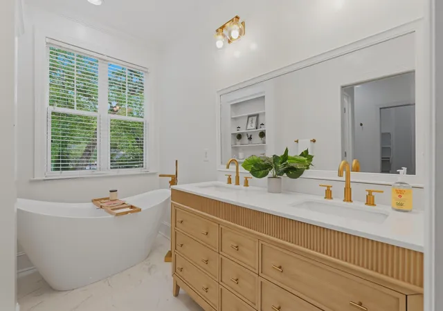 Photo 4 of Single family home for sale at 206 Clifton St, Summerville, SC 29483 | MLS# 26025327 | Listing updated on 2026-09-09