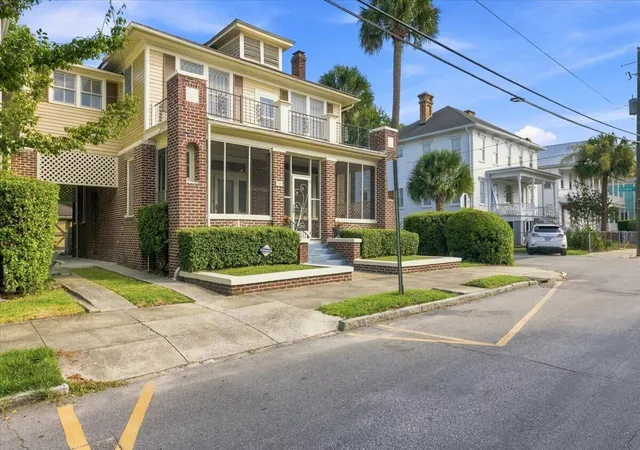 Photo 3 of Single family home for sale at 324 Sumter St, Charleston, SC 29403 | MLS# 26024995 | Listing updated on 2026-09-12