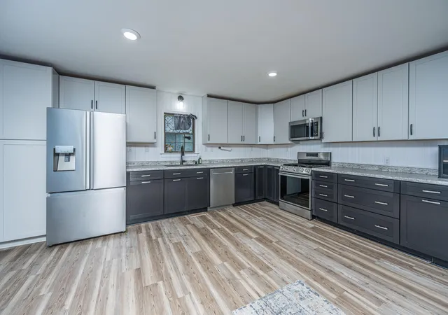 Photo 3 of Single family home for sale at 112 King St, Summerville, SC 29483 | MLS# 26025337 | Listing updated on 2026-09-16