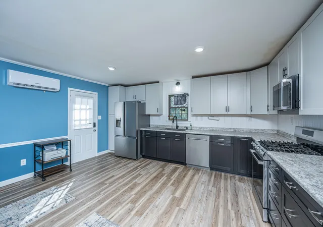 Photo 4 of Single family home for sale at 112 King St, Summerville, SC 29483 | MLS# 26025337 | Listing updated on 2026-09-16