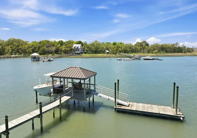 Photo 3 of Single family home for sale at 17 Waterway Is Dr, Isle Of Palms, SC 29451 | MLS# 26024890 | Listing updated on 2026-09-16