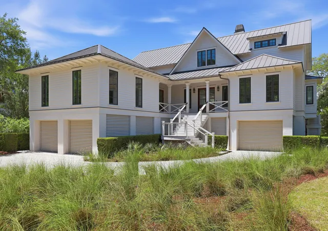 Photo 4 of Single family home for sale at 17 Waterway Is Dr, Isle Of Palms, SC 29451 | MLS# 26024890 | Listing updated on 2026-09-16