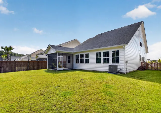 Photo 2 of Single family home for sale at 995 Arrowwood Way, Summerville, SC 29485 | MLS# 26026860 | Listing updated on 2026-10-26