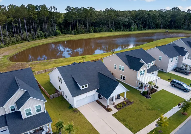 Photo 3 of Single family home for sale at 995 Arrowwood Way, Summerville, SC 29485 | MLS# 26026860 | Listing updated on 2026-10-26
