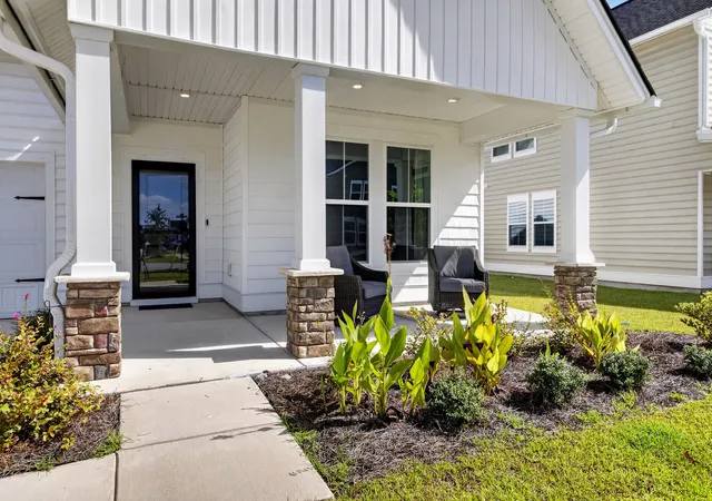 Photo 4 of Single family home for sale at 995 Arrowwood Way, Summerville, SC 29485 | MLS# 26026860 | Listing updated on 2026-10-26