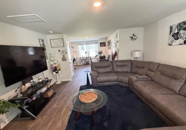 Photo 3 of Single family home for sale at 1184 Mulligan Dr, Manning, SC 29102 | MLS# 26025474 | Listing updated on 2026-09-10