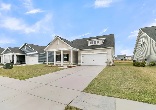 Photo 3 of Single family home for sale at 357 Garden Lily Ln, Summerville, SC 29485 | MLS# 26025001 | Listing updated on 2026-09-17