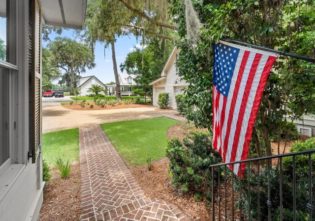Photo 3 of Single family home for sale at 28 Sheffield Ave, Beaufort, SC 29907 | MLS# 26024721 | Listing updated on 2026-09-07