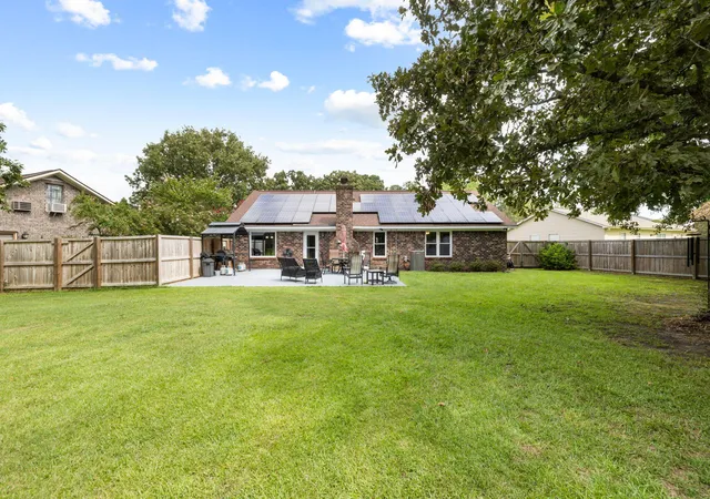 Photo 2 of Single family home for sale at 222 Mohican Cir, Summerville, SC 29483 | MLS# 26026250 | Listing updated on 2026-10-23