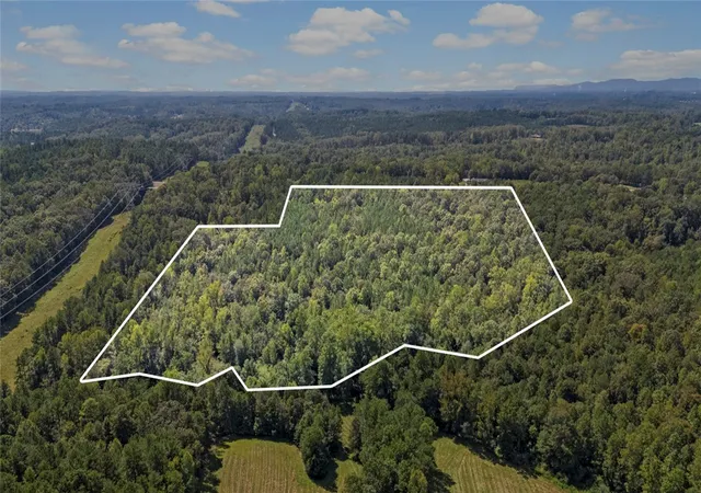Photo 3 of House for sale at 381 W Bryant Rd, West Union, SC 29696 | MLS# 20292528 | Listing updated on 2026-09-22