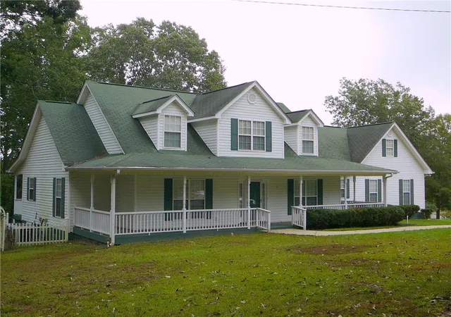 Photo 2 of Single family home for sale at 11 Waterford Pt, Iva, SC 29655 | MLS# 20293073 | Listing updated on 2026-09-01
