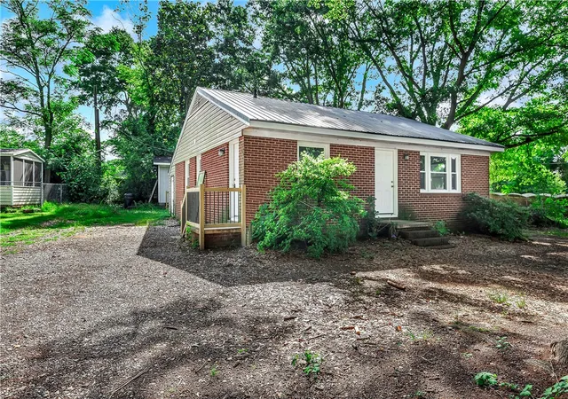 Photo 3 of Single family home for sale at 101 Mimosa Ct, Anderson, SC 29625 | MLS# 20295547 | Listing updated on 2026-09-02
