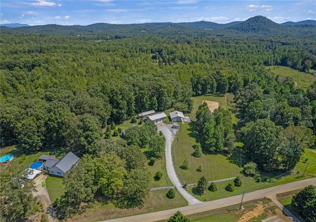 Photo 4 of Single family home for sale at 316 Mountain Ests Rd, Pickens, SC 29671 | MLS# 20297066 | Listing updated on 2026-09-11
