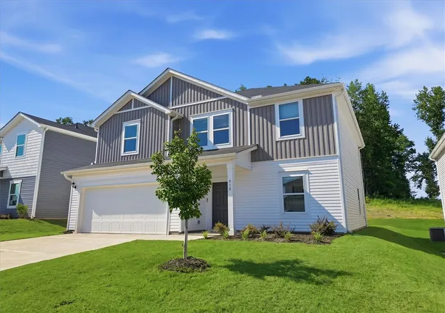 Photo 3 of Sale Pending at 910 Rising Oak Ct, Spartanburg, SC 29301 | MLS# 20297289 | Listing updated on 2026-09-17