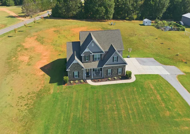 Photo 3 of Single family home for sale at 511 Cromer Rd, Townville, SC 29689 | MLS# 20297786 | Listing updated on 2026-09-13