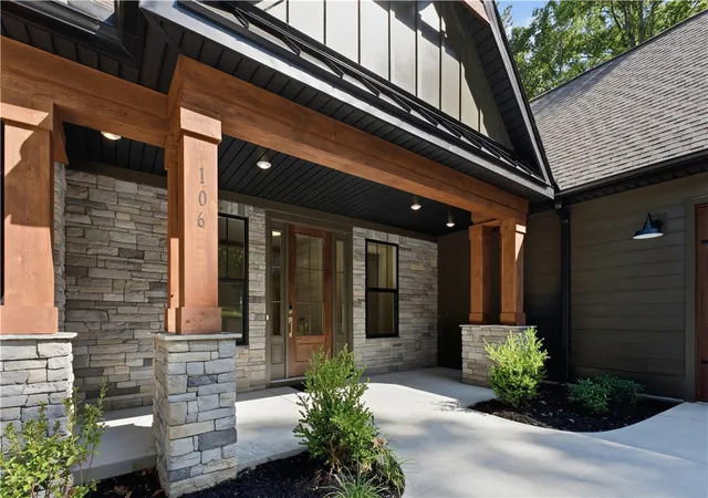 Photo 3 of Single family home for sale at 106 Polo Ct, Ninety Six, SC 29666 | MLS# 20298147 | Listing updated on 2026-09-04
