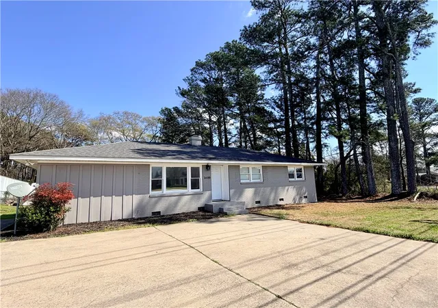 Photo 1 of Sale Pending at 1400 Pearman Dairy Rd, Anderson, SC 29625 | MLS# 20298513 | Listing updated on 2026-09-04